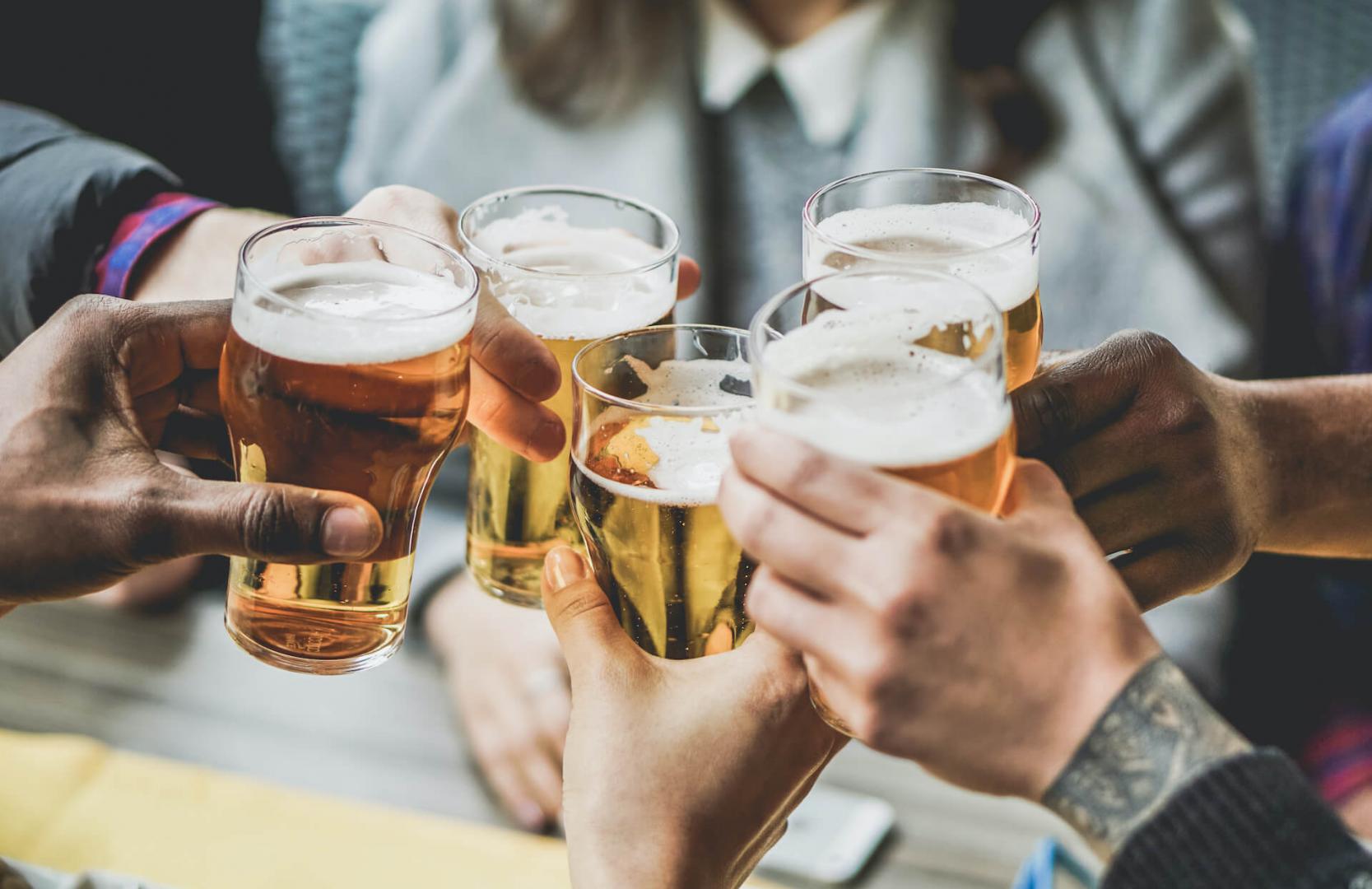 People cheering with beer glasses